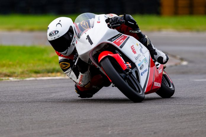 Kavin Quintal secures 1st position in Race 1 of IDEMITSU Honda India Talent Cup NSF250R Round 2
