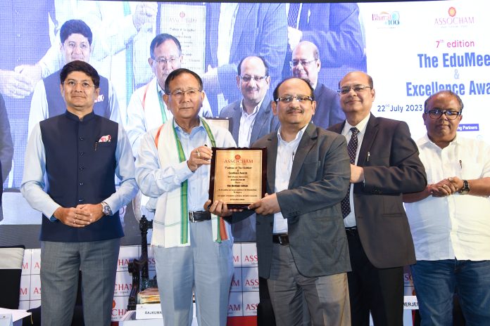The Heritage College received the award of excellence for being The Most Upcoming General Degree College for the year 2023 which was received by Prof. Basab Chaudhuri, Senior Director- Academics, Heritage Group of Institutions, Kolkata from the Hon'ble Minister of the State for Education, Government of India Dr. Rk. Ranjan Singh.