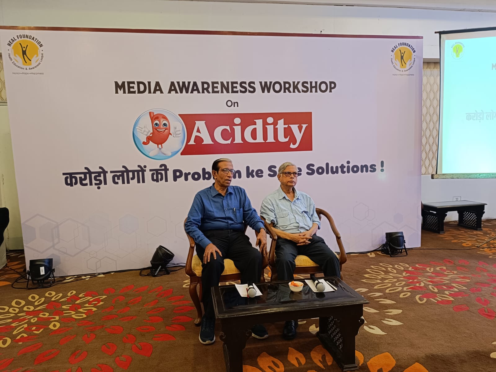 Dr (Prof.) Arup Das Biswas and Dr (Prof.) Apurba Kumar Mukherjee discussed the causes, effects on health, and safe ways to resolve 'Acidity' during a media awareness workshop in Kolkata organised by the Heal Foundation on “Acidity – Karodon Logon Ki Problem Ke Safe Solutions.”