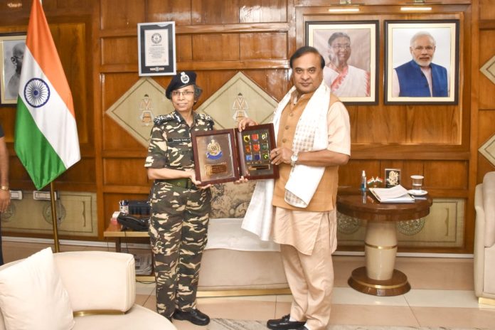 Smt. Rashmi Shukla, IPS, Director General, Sashastra Seema Bal called on Dr. Himanta Biswa Sharma, Hon'ble Chief Minister of Assam and expressed gratitude on behalf of the force by presenting him a memento and sapling. Smt. Rashmi Shukla, IPS, Director General, Sashastra Seema Bal called on Dr. Himanta Biswa Sharma, Hon'ble Chief Minister of Assam and expressed gratitude on behalf of the force by presenting him a memento and sapling.