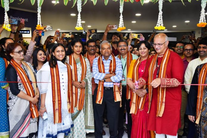 Dr. Anand Deshpande, Founder, Chairman & Managing Director at Persistent, inaugurates the Company's new Center of Excellence in Kolkata in the presence of other leaders and employees