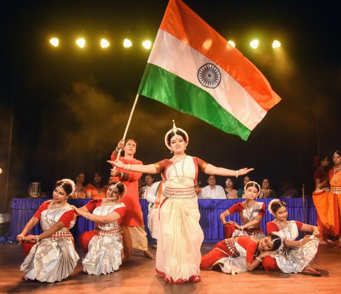 On the eve of Independence Day, the Indian Museum hosted 'Amritanjali', a melodious cultural event. Dance performance by Dikshamanjari, choreographed by noted Odissi dancer Dona Ganguly, songs by Dr. Ananda Gupta of Dakshinayan UK, narration was by Ketan Sengupta.