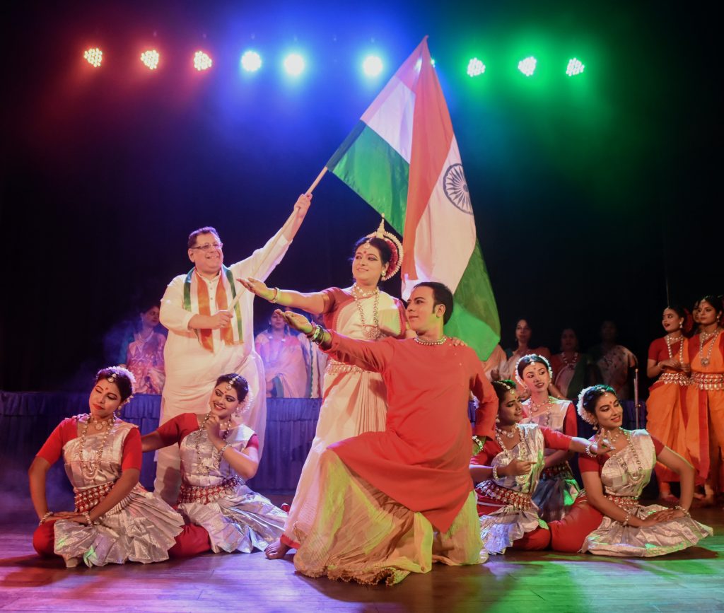 On the eve of Independence Day, the Indian Museum hosted 'Amritanjali', a melodious cultural event. Dance performance by Dikshamanjari, choreographed by noted Odissi dancer Dona Ganguly, songs by Dr. Ananda Gupta of Dakshinayan UK, narration was by Ketan Sengupta.