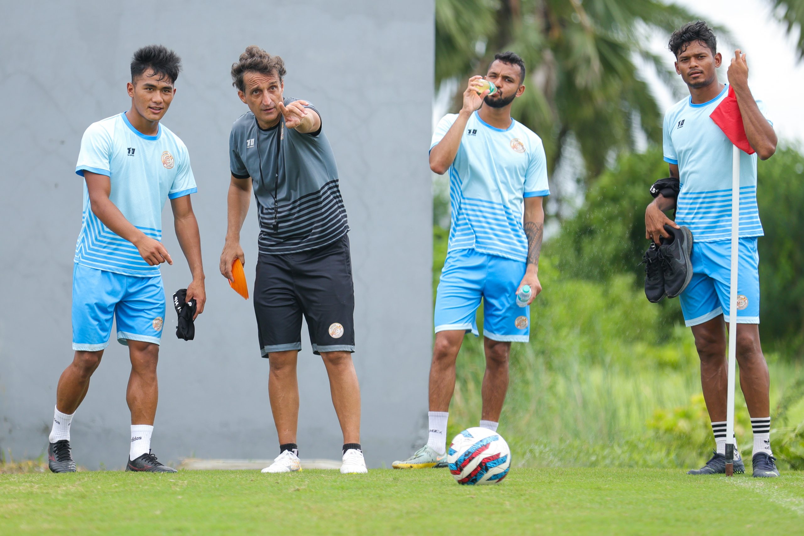From left to right: Khaiminthang Lhungdim, Assistant Coach Kakos, Nikhil Prabhu, Kingslee Fernandes