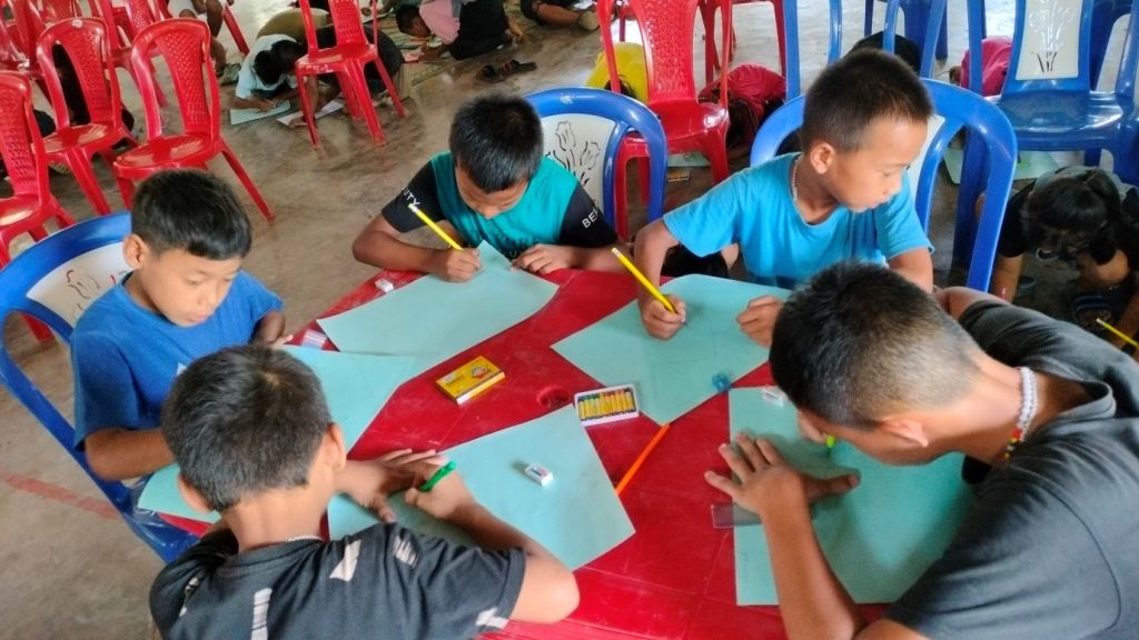 A painting competition for local students on the theme of Haipou Jadonang.