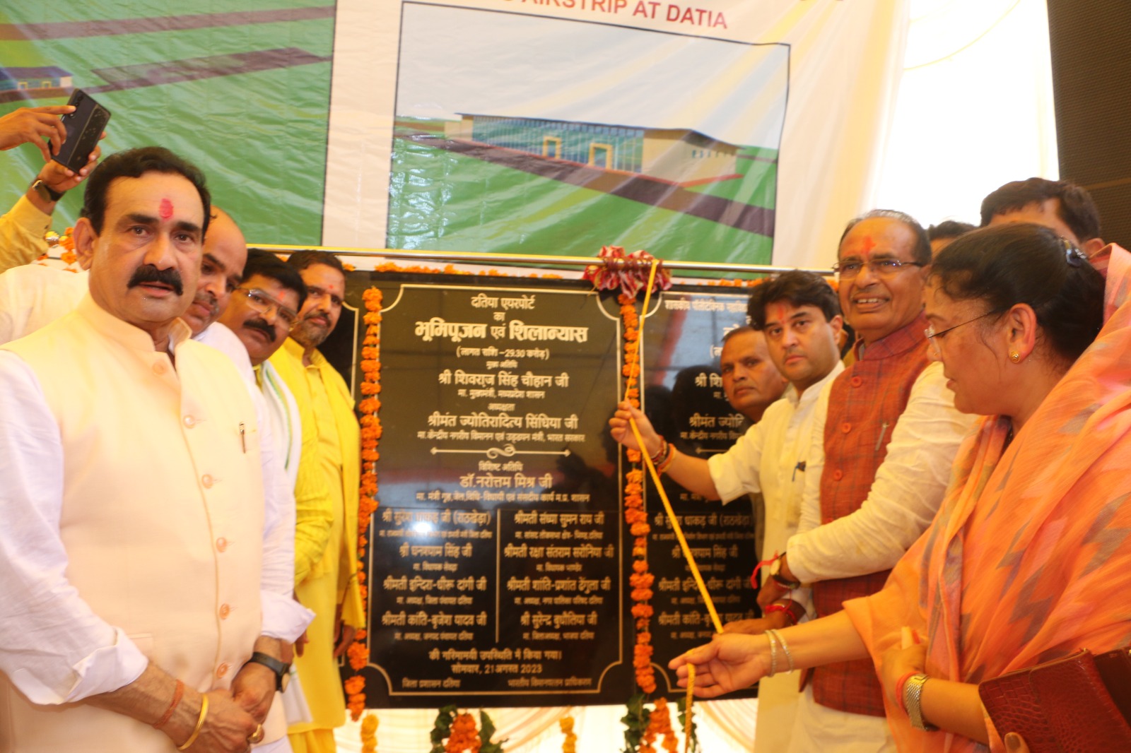 Chief Minister of Madhya Pradesh, Shri Shivraj Singh Chouhan, and Union Minister of Civil Aviation and Steel, Shri Jyotiraditya M. Scindia, laid the foundation stone of Datia Airport in Madhya Pradesh today.