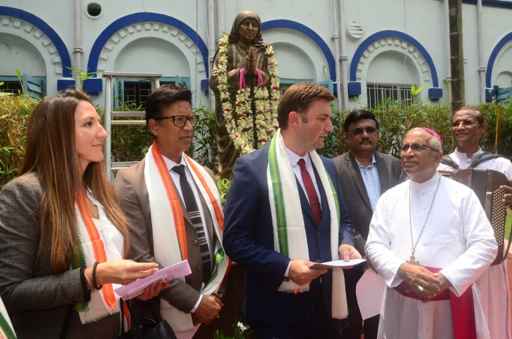 Namit Bajoria, Honorary Consul General of the Republic of North Macedonia, His Excellency Mr Bujar Osmani, Hon'ble Foreign Affairs Minister, Republic of North Macedonia, Mr Subrata Ganguly of Church Art, Archbishop of Kolkata Thomas D'Souza and Dominique Gomes, Vicar General at a function to pay floral tributes and prayers at the statue of St Teresa of Calcutta at the Archbishop House in Kolkata. A team from Skopje (capital of N Macedonia) where Mother Teresa was born officially visited Kolkata and met the Archbishop.