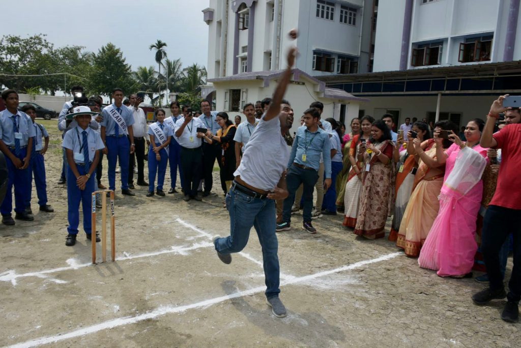 The legendary Sri Lankan cricketer Muthiah Muralidaran played cricket with the students of Saltlake Shiksha Niketan School.