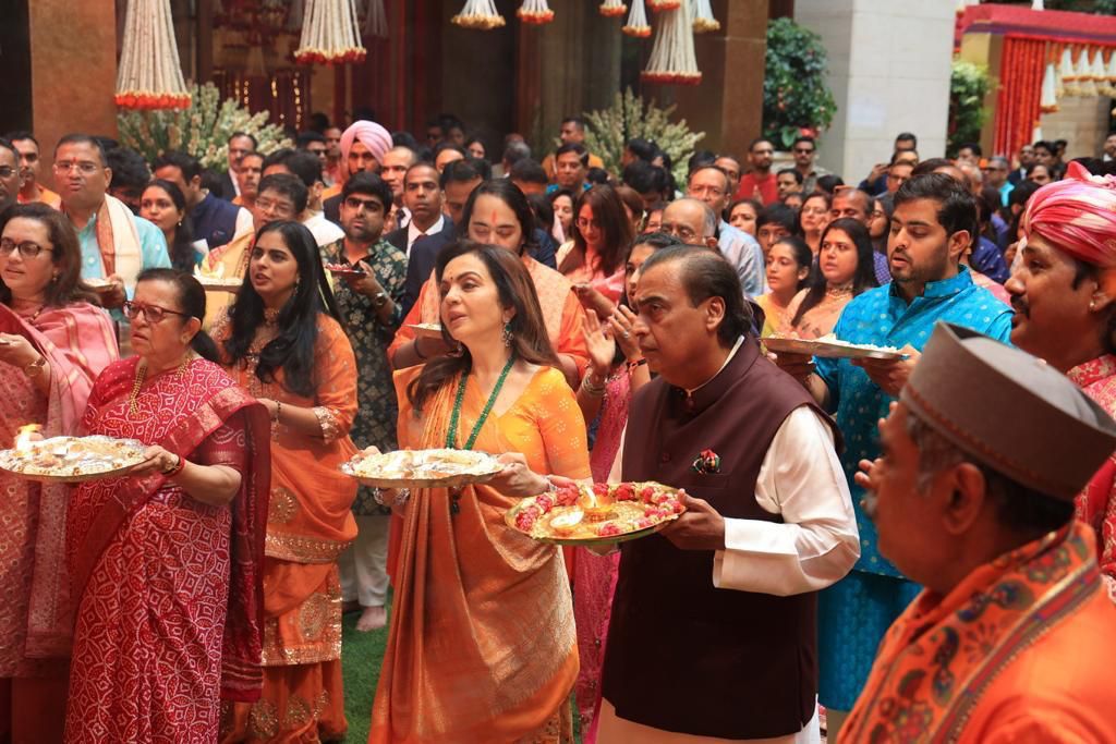 Mukesh Ambani and family performing Aarti on the occasion of Ganesh Chaturthi at their residence.