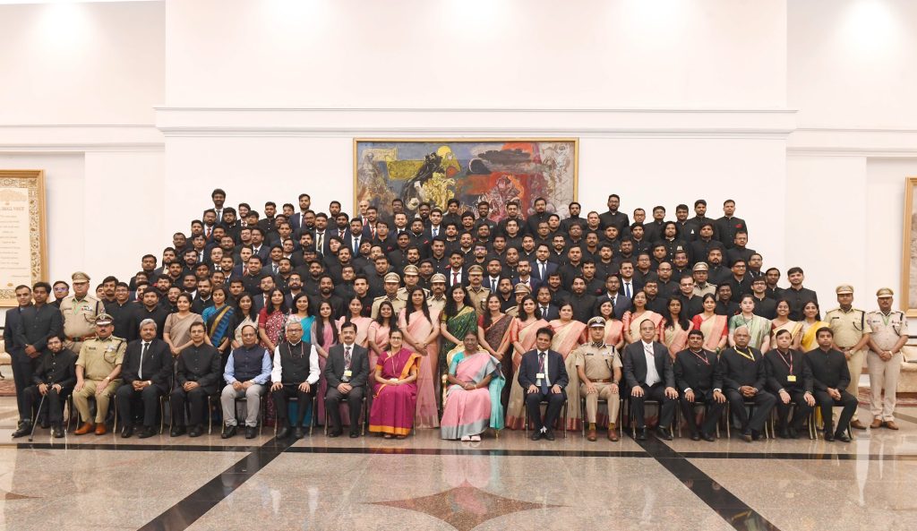 The probationers of Indian Railways (2018 batch) call on the President of India, Smt Droupadi Murmu at Rashtrapati Bhavan, in New Delhi on September 14, 2023.