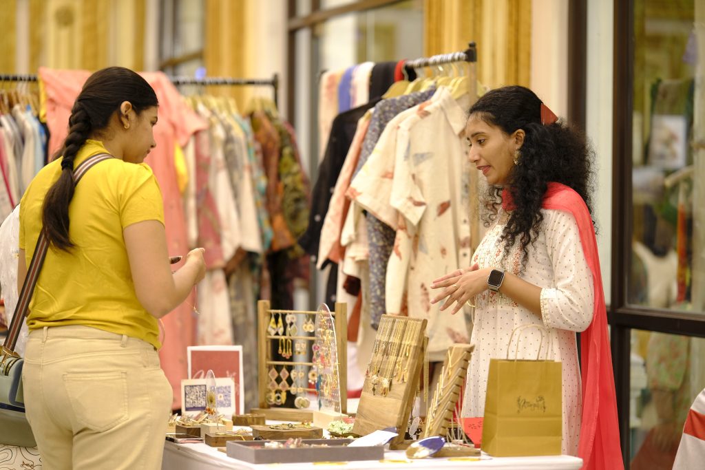 'Tomar Shohor' Rocks the Puja Fashion at Kolkata.