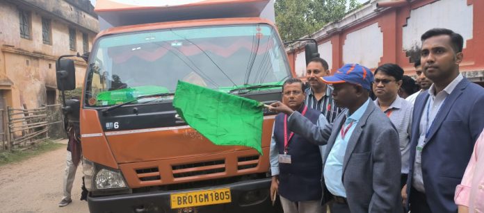 Union Minister of State for Education flags off Decorated Vans on Viksit Bharat Sankalp Yatra at Bankura.