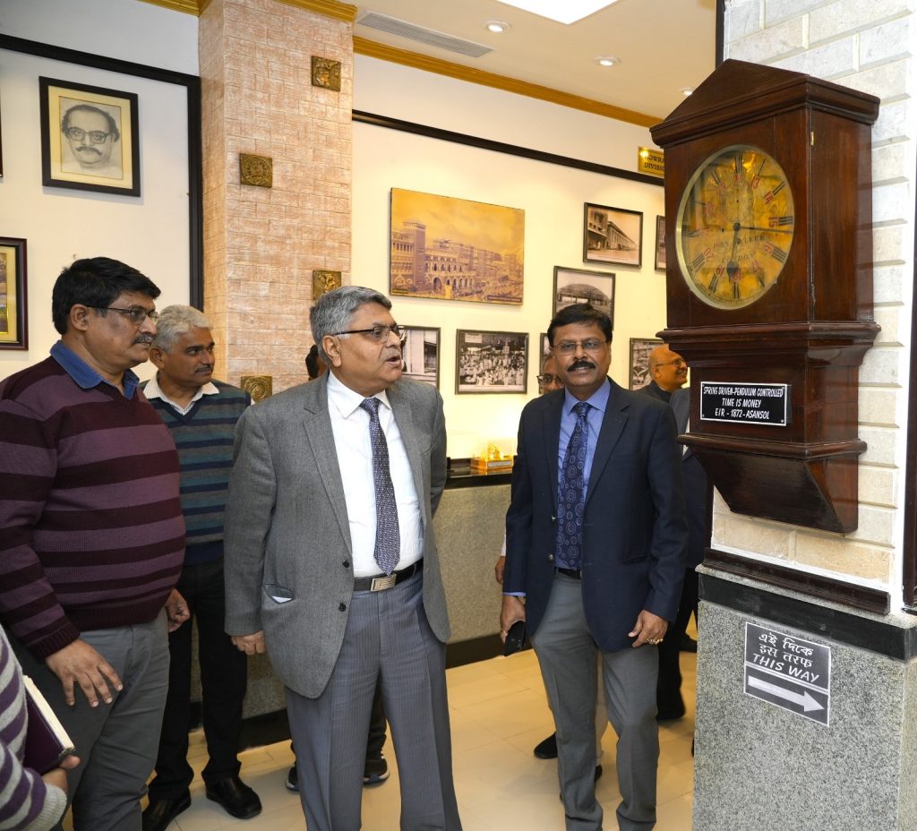 Shri Amar Prakash Dwivedi, General Manager, Eastern Railway, inaugurated the Heritage-cum-Art Gallery at Eastern Railway Headquarters, Fairlie Place on 19th December 2023.