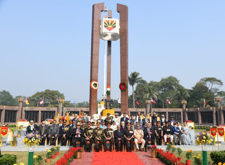 Glimpses of 52nd Vijay Diwas wreath-laying ceremony at Vijay Smarak Fort William, Kolkata.