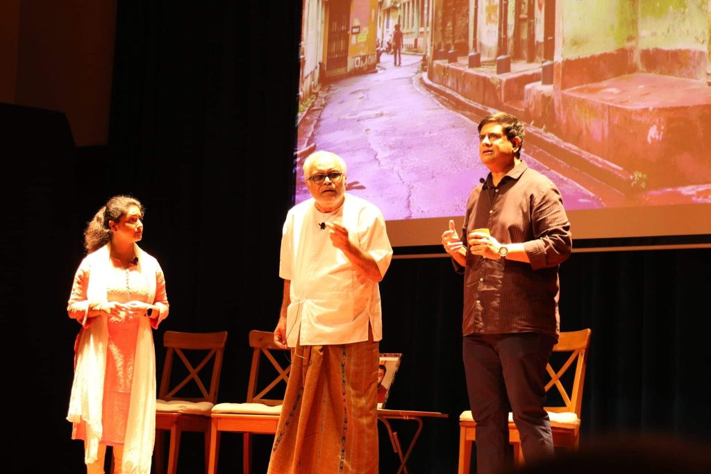 Bangla Theatre "Choloman Oshoriri" was played in Dubai.