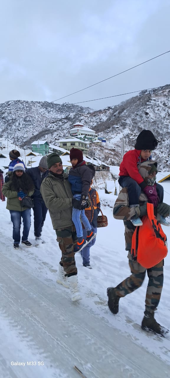 TRISHAKTI CORPS, INDIAN ARMY RESCUES MORE THAN 800 TOURISTS STRANDED DUE TO SNOWFALL AND INCLEMENT WEATHER IN EAST SIKKIM