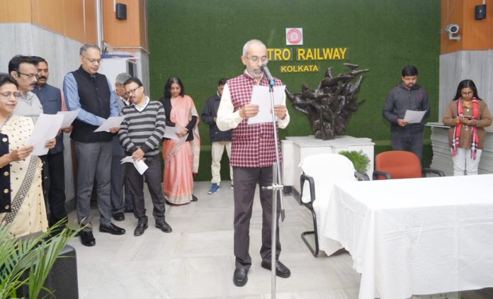 Shri P. Uday Kumar Reddy administered the Voter’s Pledge to officers and staff at Metro Rail Bhavan this morning.