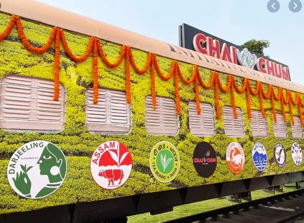 RESTAURANTS ON WHEELS AT ASANSOL AND HOWRAH STATIONS SATISFYING PALATES OF FOOD LOVERS.