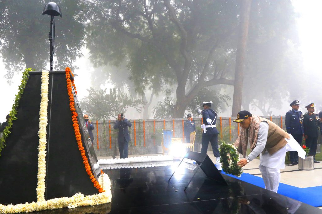 The Union Minister for Defence, Shri Rajnath Singh laying a wreath at the War Memorial in Air Force Station, Kanpur on the occasion of 8th Armed Forces Veterans’ Day on January 14, 2024.