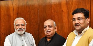 How BJP’s Drive Is Redefining Political Participation L-R : Prime Minister Narendra Modi, Renowned Urdu Poet Munawwar Rana, and Prof. Jasim Mohammad.