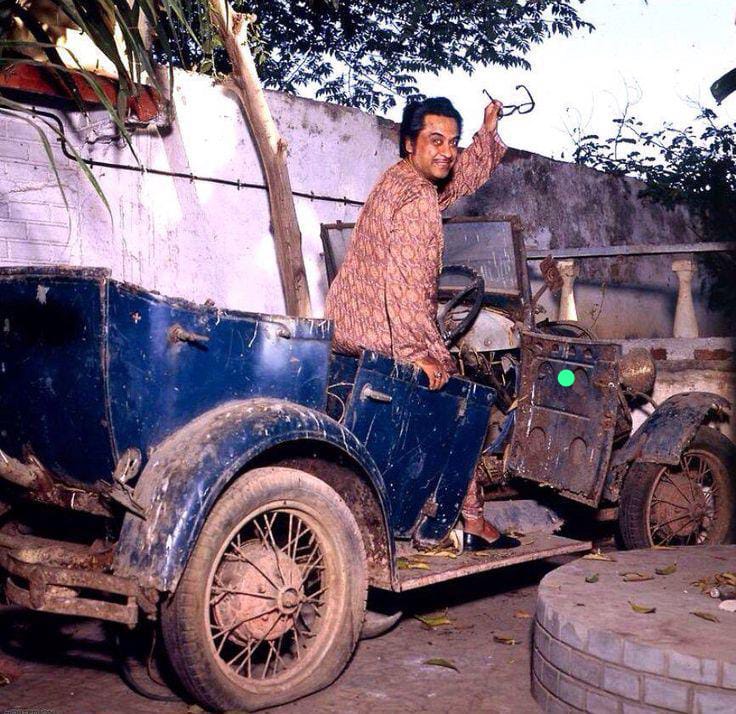 Kishore Kumar posing with the vintage car from Chalti Ka Naam Gadi.