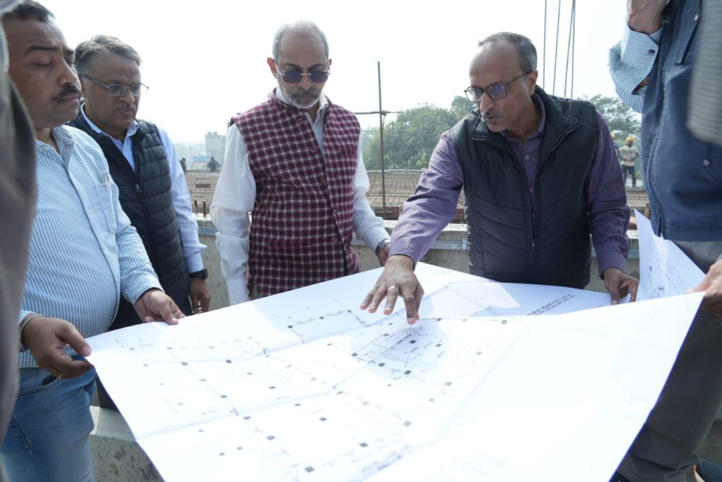 Shri P. Uday Kumar Reddy, General Manager, Metro Railway inspected the stretch between Noapara to Dum Dum Cantonment of Yellow Line today i.e. on 08.01.2024. 