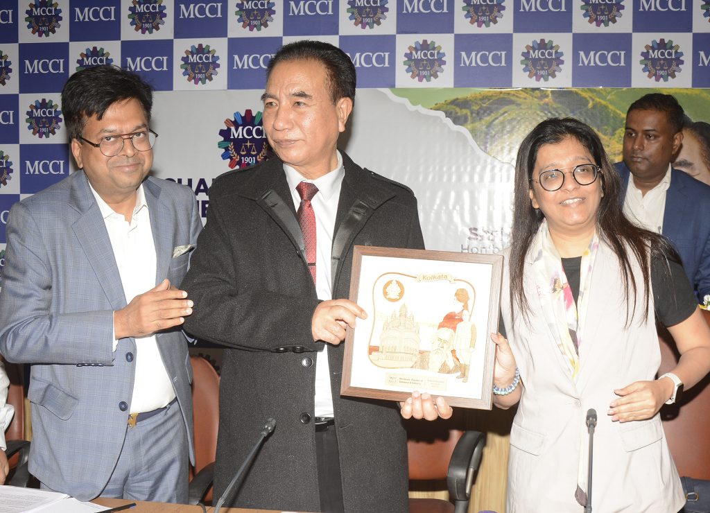 Smt. Priti A. Sureka, Vice President, MCCI presenting a memento to Shri Lalduhoma, Hon'ble Chief Minister of Mizoram at the Felicitation & Interactive Session held today (05.01.2024) at Conference Hall of the Chamber. On his right - Shri Amit Kumar Saraogi, Chairman, Council on Animal Husbandry & Fisheries, MCCI and on his left - Smt. Priti A. Sureka, Vice President, MCCI.
