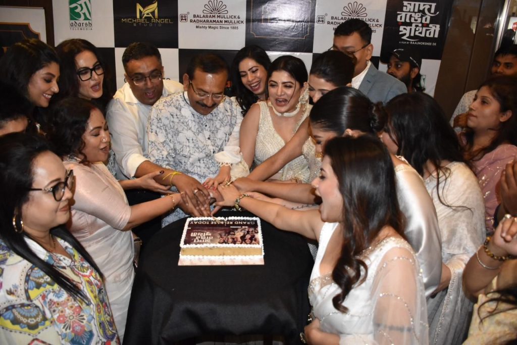 Sri. Aroop Biswas, Minister in Charge for Power, Youth Affairs and Sports, Govt. of WB, and the star cast and crew of the Tollywood Movie Sada Ronger Prithibi in the official Grand Premiere of the film took place at Inox South City Mall, Kolkata.