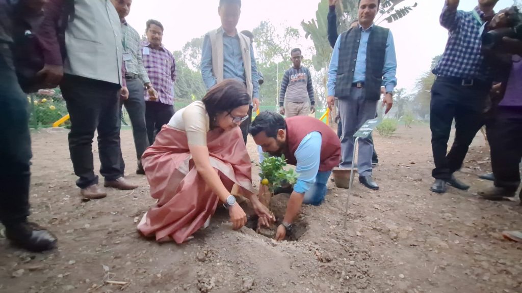 Ms. Nameeta Prasad, Joint Secretary, MoEFCC, inaugurated the Wild Edible Fruit Section at AJC Bose Indian Botanic Garden, Howrah, on February 16, 2024.