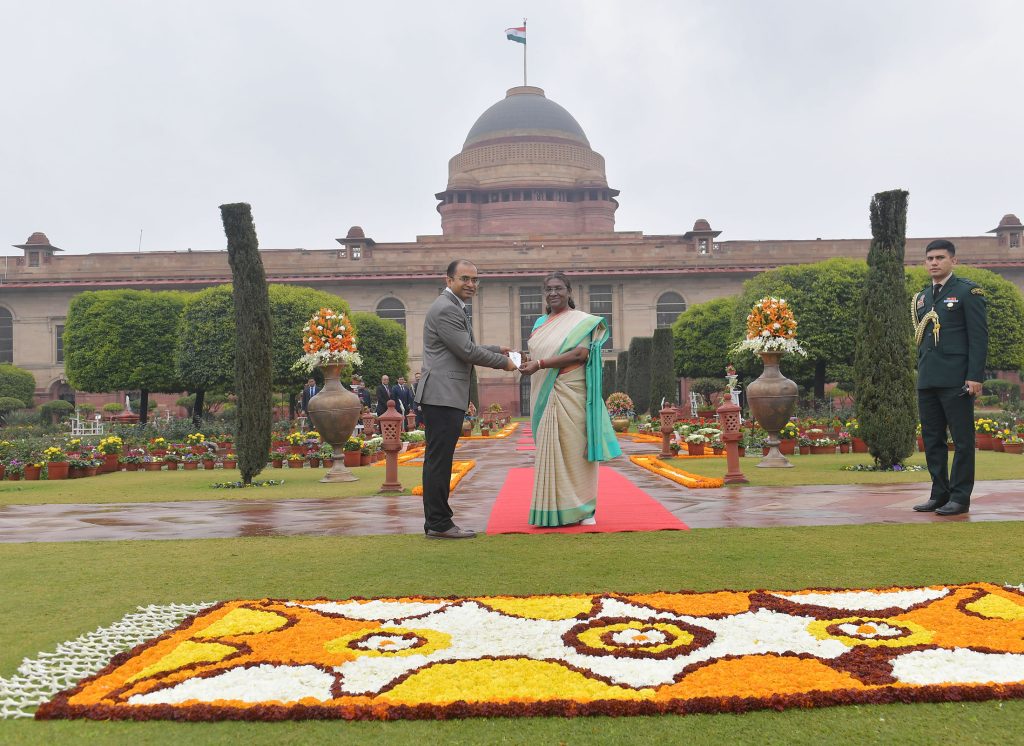 The President of India, Smt. Droupadi Murmu visits Amrit Udyan at Rashtrapati Bhavan, in New Delhi on February 01, 2024.