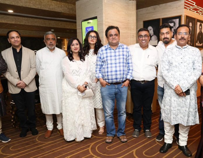 Sri. Aroop Biswas, Minister in Charge for Power, Youth Affairs and Sports, Govt. of WB; Sri. Bratya Basu, Minister for Education, Govt. of WB; Sri. Snehasis Chakraborty, Minister of Transport, Govt. of WB; Sri. Debasish Kumar, MLA & the entire cast and crew of the film 'Sada Ronger Prithibi'.