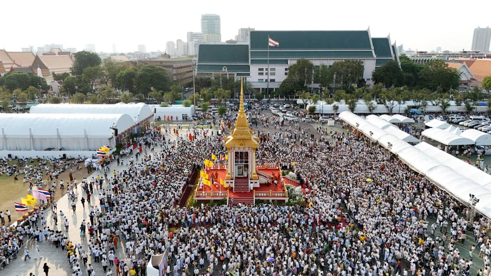 Almost a million devotees in Thailand paid obeisance to the sacred relics of Lord Buddha and his disciples Arahant Sariputta and Arahant Maha Moggallana in Bangkok.