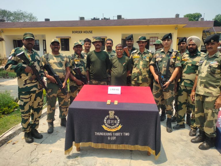 বিএসএফ , দক্ষিণবঙ্গ সীমান্তে সোনা চোরাচালানের চেষ্টাকে ব্যার্থ করে , ভারত -বাংলাদেশ সীমান্ত থেকে ১.৪ কোটি টাকার সোনা আটক করেছে