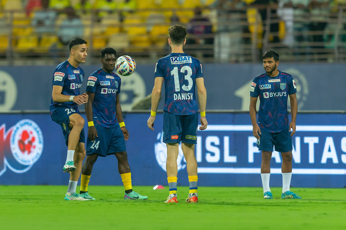 Kerala Blasters FC players during the warm up before the Indian Super League (ISL) 2023-24 season, match 111 played between Kerala Blaster FC and Mohun Bagan Super Giants held at the Jawaharlal Nehru Stadium, Kochi on March 13, 2024. R.Parthibhan/Focus Sports/ISL Photo provided by ISL Media