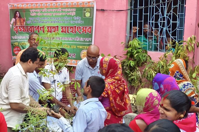 বর্ষার আগে ভারত সেবাশ্রম সংঘের উদ্যোগে সুন্দরবন এলাকায় বৃক্ষরোপণ