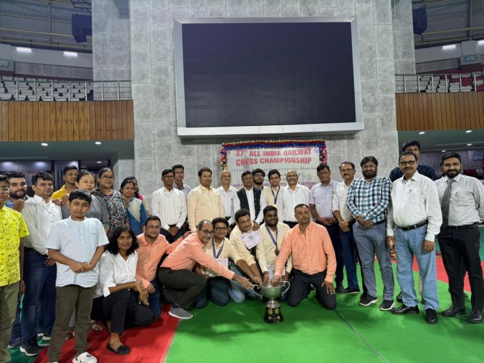 পূর্ব রেলের ক্রীড়া বিপ্লব - পদক জয়ে নতুন ইতিহাস গড়ছে ERSA পূর্ব রেলের ক্রীড়া বিপ্লব: পদক জয়ে নতুন ইতিহাস গড়ছে ERSA