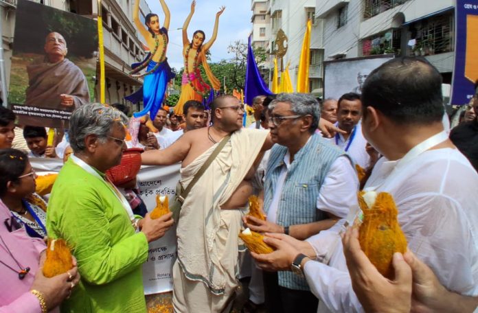 কলকাতায় ঐতিহাসিক ‘চিঁড়া-দধি মহোৎসব’-এর সূচনা, শতাধিক ভক্তের সমাগমে মুখর দক্ষিণ কলকাতা
