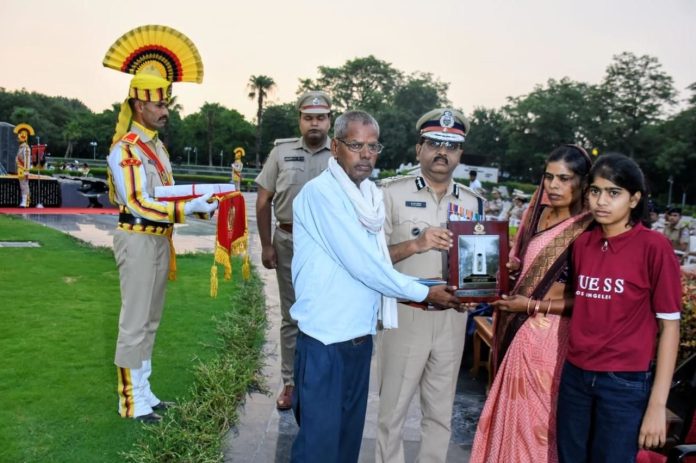 পূর্ব রেলের শ্রদ্ধা জ্ঞাপন, প্রয়াত পরিদর্শক ওম প্রকাশ মীনার সর্বোচ্চ আত্মত্যাগকে সম্মান পূর্ব রেলের শ্রদ্ধা জ্ঞাপন, প্রয়াত পরিদর্শক ওম প্রকাশ মীনার সর্বোচ্চ আত্মত্যাগকে সম্মান