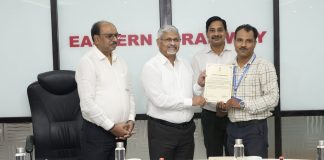 পূর্ব রেলের জেনারেল ম্যানেজার প্রশংসা করলেন পুরস্কারপ্রাপ্ত উদ্ধারকারী দলের; দিলেন অসমাপ্ত প্রকল্প দ্রুত সম্পন্ন করার নির্দেশ পূর্ব রেলের জেনারেল ম্যানেজার প্রশংসা করলেন পুরস্কারপ্রাপ্ত উদ্ধারকারী দলের; দিলেন অসমাপ্ত প্রকল্প দ্রুত সম্পন্ন করার নির্দেশ