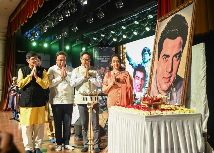Anirudh Chawla, Ashish Shelar, Kiren Rijijiu Hema Malini