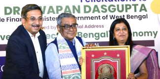 West Bengal Must Aggressively Attract High-Tech Industries to Drive Economic Revival: Finance Minister Dr. Swapan Dasgupta L- R : Shri Munish Jhajharia, Senior Vice President, MCCI and Smt. Priti A. Sureka, President, MCCI presenting a memento to Dr. Swapan Dasgupta, Hon'ble Minister of Finance, Government of West Bengal, at the Felicitations & Special Session with Dr. Swapan Dasgupta, Hon'ble Minister of Finance Government of West Bengal on "Improved Prospects of Bengal's Economy" held Today, 24 July 2026