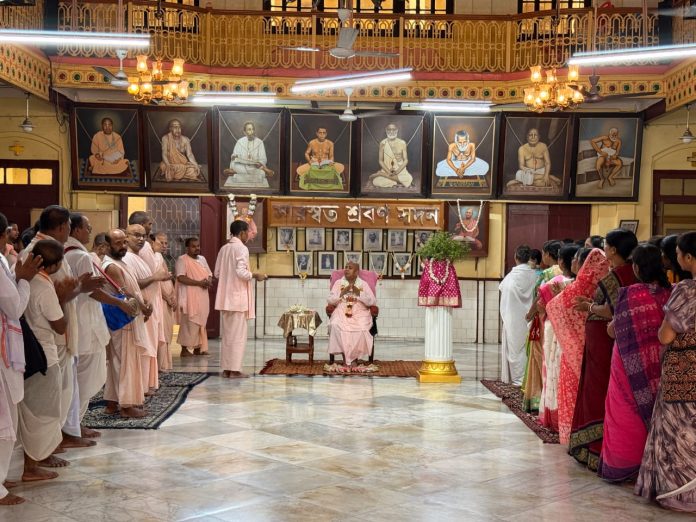 অশান্ত বিশ্বের শান্তির বার্তা নিয়ে বিশ্ব সফর শেষে কলকাতায় ফিরলেন গৌড়ীয় মিশনের সভাপতি আচার্য্য ভক্তি সুন্দর সন্ন্যাসী মহারাজ অশান্ত বিশ্বের শান্তির বার্তা নিয়ে বিশ্ব সফর শেষে কলকাতায় ফিরলেন গৌড়ীয় মিশনের সভাপতি আচার্য্য ভক্তি সুন্দর সন্ন্যাসী মহারাজ