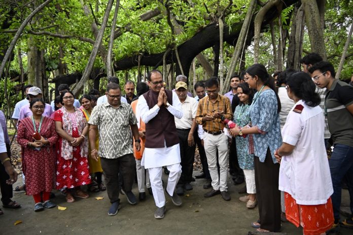 Hon'ble Union Minister Shri Shivraj Singh Chauhan Visits AJC Bose Indian Botanic Garden, Howrah.