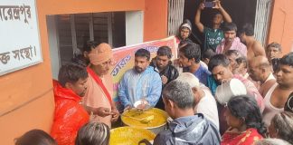বন্যার্তদের পাশে ভারত সেবাশ্রম সংঘ, মেদিনীপুর থেকে অসম চলছে ত্রাণ ও পুনর্বাসনের কাজ বন্যার্তদের পাশে ভারত সেবাশ্রম সংঘ, মেদিনীপুর থেকে অসম চলছে ত্রাণ ও পুনর্বাসনের কাজ