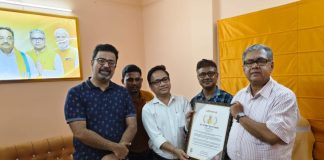 বার্ধক্যজনিত স্বাস্থ্যসেবা নিয়ে পশ্চিমবঙ্গের স্বাস্থ্যমন্ত্রীর সঙ্গে সৌজন্য সাক্ষাৎ বাঁচবো হিলিং টাচ ফাউন্ডেশনের A team from Banchbo Healing Touch Foundation (BHTF) met West Bengal Health Minister Dr. Sharadwat Mukhopadhyay in Kolkata