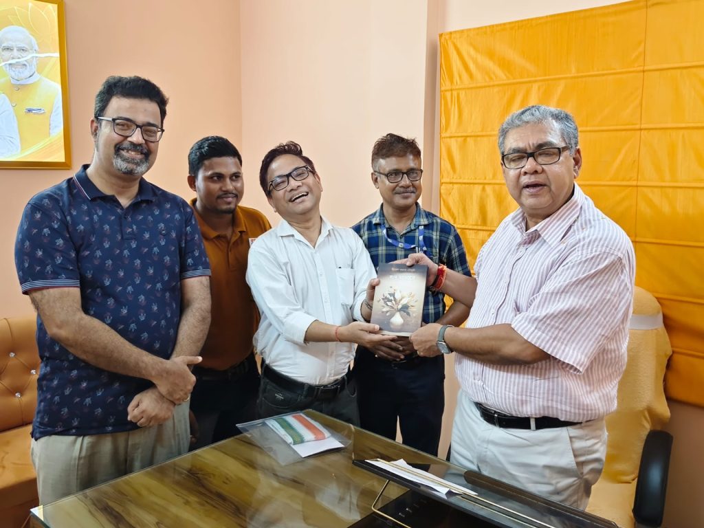 A team from Banchbo Healing Touch Foundation (BHTF) met West Bengal Health Minister Dr. Sharadwat Mukhopadhyay in Kolkata