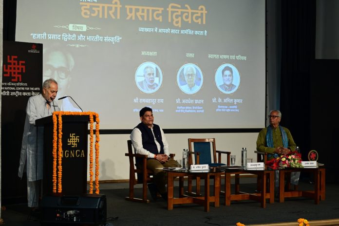 Shri rambahadur Rai speaking from the Dais and Prof. K Anil Kumar ( Extrme Left and Prof. Avadhesh Pradhan ( Extreme Right )