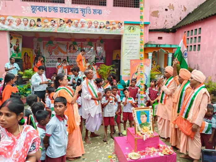 মন্মথপুরে স্বাধীনতা দিবসে ছাত্রছাত্রী ও প্রবীণদের সম্মাননা, স্বীকৃতি পেল গ্রাম্য পুজো কমিটিগুলিও
