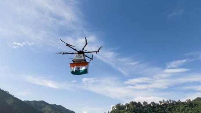 India Post delivers Tiranga by drone from Mandi Head Post Office to Rehardhar Branch Post Office in Himachal Pradesh on the eve of Independence Day. India Post delivers Tiranga by drone from Mandi Head Post Office to Rehardhar Branch Post Office in Himachal Pradesh on the eve of Independence Day.