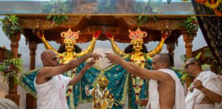 মায়াপুরের গৌর-নিতাই মন্দিরে পালিত হল জন্মাষ্টমী ও নন্দ উৎসব